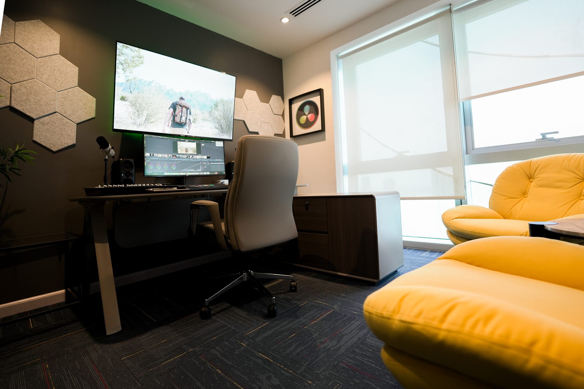 The MCX grading suite: reference monitor, panel and treated walls